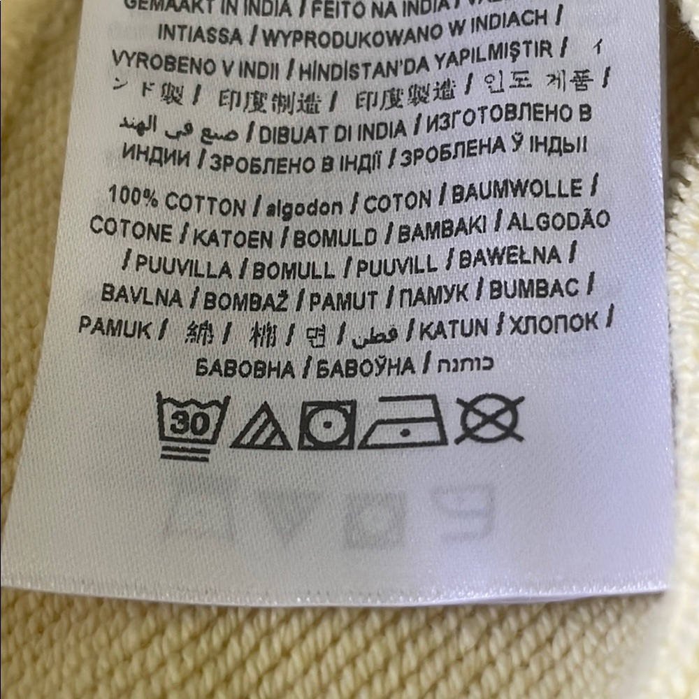 GUESS Butter Yellow cropped pullover with hood and matching shorts cotton set - Picture 8 of 14